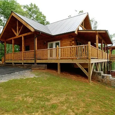 Mountaintop Getaway with Gazeebo Deck Hot Tub & Fireplace! Long range views!