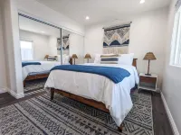 Newly built guest house with full kitchen and washer/dryer