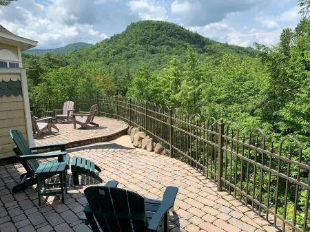 Elegant Vacation Home in picturesque Jackson NH perfect for reunions, gatherings