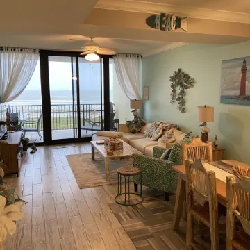 Family Friendly Beautiful Beach Front Unit!