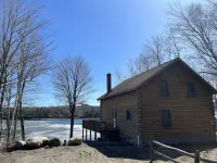 Relaxing waterfront cabin getaway in the Groton State Forest