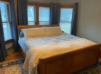 Updated Village Victorian on Ski Shuttle, walk to all amenties in town!