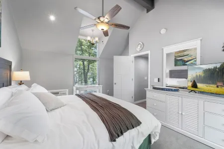 Lakeview Cottage home in Tan-Tar-A / Margaritaville Resort in Osage Beach. Отели в г. Осейдж Тауншип