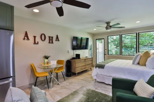 The Napili Bay, Steps to Sand, Studio, King bed, Remodeled in June of 2023 카팔루아 호텔