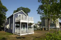 The Loft at Oakland Beach Ask About Off-season Discounts 5 min from Airport.