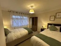 Free Parking | Private Garden | Fully Equipped | Family Friendly | Bus Stop Hotels in Littlemore