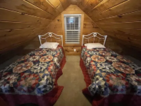 Lakeview property in private community. Lake & beach access. Swim/Kayak all day!