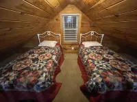 Lakeview property in private community. Lake & beach access. Swim/Kayak all day!