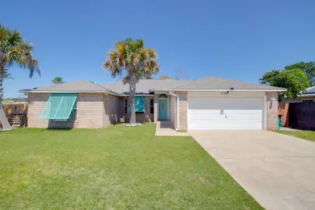 Experience Navarre Beach just 7 mins away