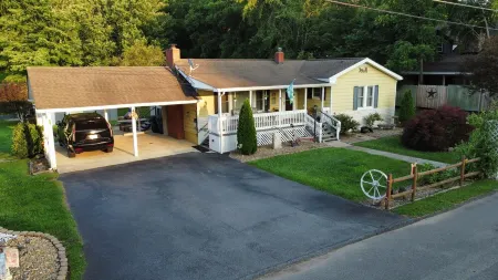 Come see the Great Smoky Mountains.