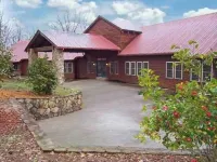 Luxury Estate for Wedding, Retreat, Family Reunion & Corporate Event, Sleeps 30 Hotels in Meriwether County