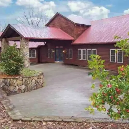 Retreat, Group Vacation, Reunion, Wedding Friendly with Amazing View. Sleeps 30