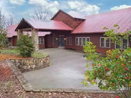 Retreat, Group Vacation, Reunion, Wedding Friendly with Amazing View. Sleeps 30