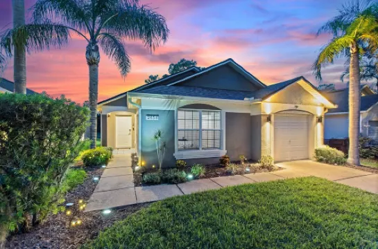 Luxurious 3Br/2BA: Private Heated Pool , Golf Views , Near Disney  & Legoland