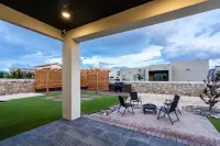 VILLA WITH MASTER SUITE CLOSE TO SHOPPING 4 BR 3BA