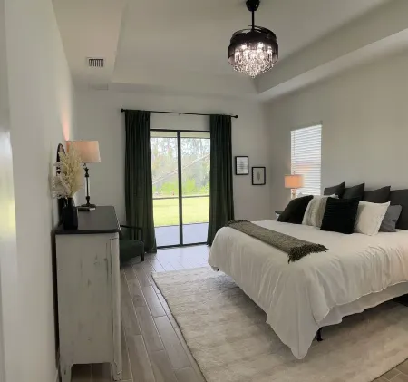 Modern Farmhouse-Inspired 3 Bed, 3 Bath Home - minutes from Ft. Myers airport