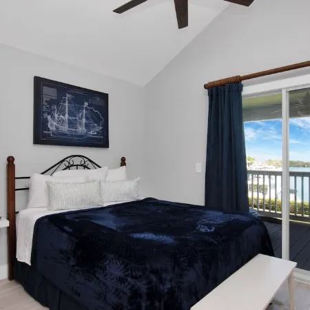 Majestic Marina View- 2/2.5 townhome looking over Hawks Cay Marina.
