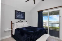 Majestic Marina View- 2/2.5 townhome looking over Hawks Cay Marina.