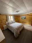 Charming Cabin Retreat on Cedar Cove Hotel dekat Harrisville State Park