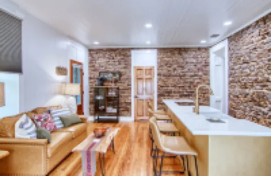 Robin Ave. House Hotels in Mason County