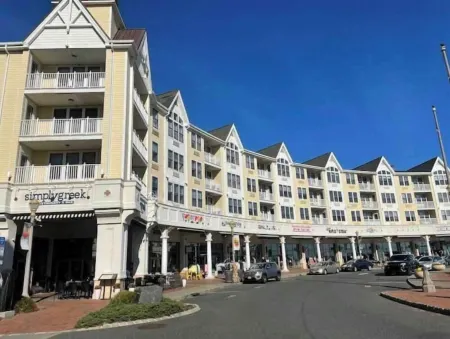 Cozy cottage 3 blocks to beach Отели рядом с достопримечательностью «Long Branch Beach»