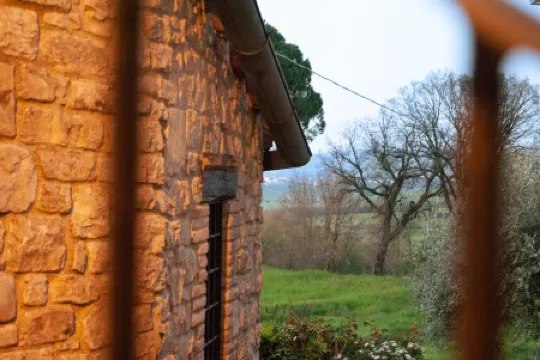 Apartment facing the pool in medieval village with view of Todi