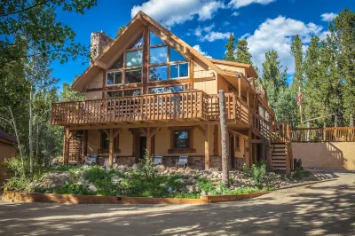 Private Family Mountain Getaway- Dog Friendly! Hotels near Alma Fire House & Mining Museum