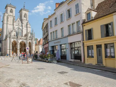 Maison de Ville, Rénovée Avec Gout au Cœur de la Cité Médiévale
