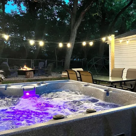 The Cow Tipper: Near Everything - SPA - Game Room - Fire Pit & Patio - Sleeps 10