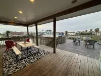 Bay Breeze - Waterfront, No Side Neighbors. Kayaks, Cornhole, BBQ , Pet Friendly