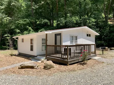Woodside Nook Cabin at the BHR Farm Village: Perfect Hiking Get-a-Way Hôtels à proximité de : Vogel State Park