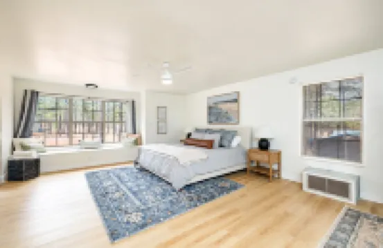 Williams Pines TrainStation Home Hotels in Parks