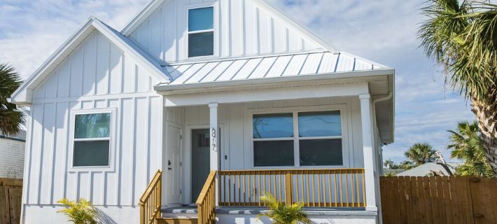 Walk to Beach! Heated Pool • Boat Parking • EV Charger Hotels in Crescent Beach