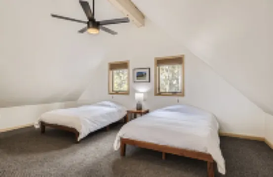 Peaceful Mountain Chalet with gorgeous views!