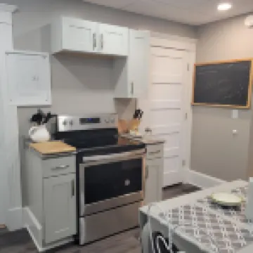 Warm northwoods beach-style apartment walking distance to OreBeGone & Mesabi Trl