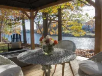 Waterfront Holiday Vacation Villa New England - 2 min from Ocean W/ fireplace Hotels in New London