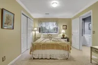 Waterfront, Luxury Panoramic View, Fast Wi-Fi, Private River Access Steps Away!