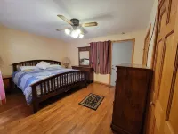 3-bedroom, fully-furnished home in the country w/enclosed backyard