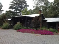 Peaceful Cabin on 8 wooded acres 3 Miles From MSU Campus