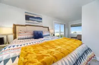 Cozy modern cabin with amazing views, hot tub, firepit, and more!  5 min to town