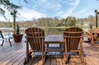 Wholesome Lakefront Home! - Close to Kalahari-Camelback Sleeps 12