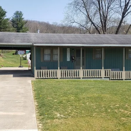 Corner Cottage near Hocking Hills, WNF, Ohio University, and Hocking College
