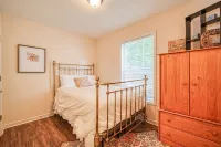 Beatiful Little Home with Mountain Views