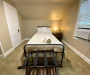 Bungalow style house, 10 min to downtown Cincy and 5 min to hiking trails! Hotels in Ludlow