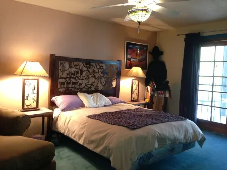 Pueblo style in foothills-Hot tub and Pool Отели рядом с достопримечательностью «Tucson Clay Co-Op»