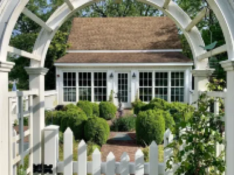Historic Cottage on Ware River Estate Hotels in Ware