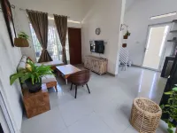 Zizi's Cirebon Townhouse