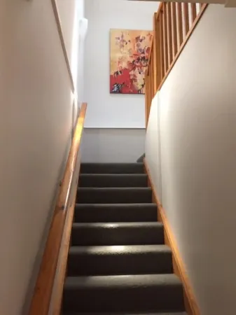 Burradoo Loft with king size bed. Close to Southern Highlands wineries.