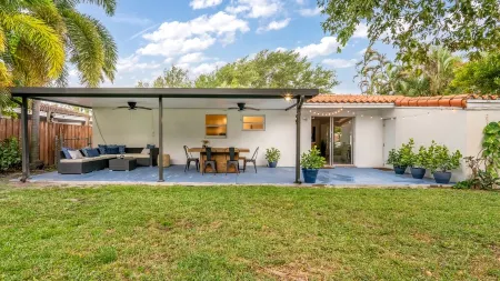 LOVELY HOUSE IN THE HEART OF HALLANDALE BEACH