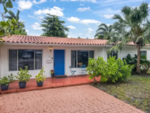 LOVELY HOUSE IN THE HEART OF HALLANDALE BEACH